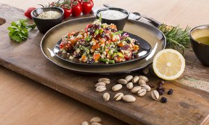 Marokkanischer Couscous-Salat mit Zitronenjoghurt