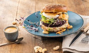 Rote Bete Burger mit karamellisiertem Ziegenfrischkäse