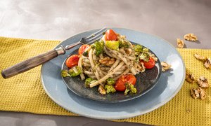 Dinkel Maccaroni mit würzigem Brokkolipesto