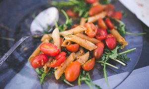 Mediterraner Nudelsalat