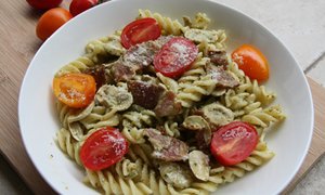 Dinkel-Spirelli in Haselnuss-Champignon-Sauce