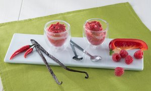 Paprika-Himbeersorbet mit Vanille und Chili