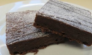 Rote Beete & Melasse Brownies