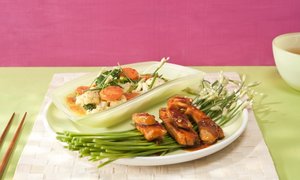 Poulardenbruststreifen in Rohrzucker-Soja-Marinade mit Chili, Ingwer und Vanillegemüse