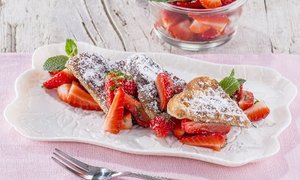 Quinoa-Waffeln mit Erdbeeren und Minze