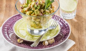 Kichererbsensalat mit Avocado und Minze